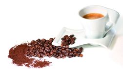 Cinque cose che si possono fare con il caffè, oltre a berlo