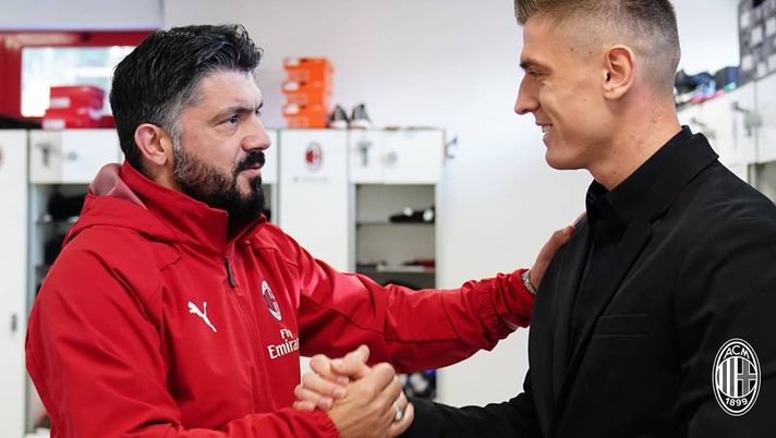L'abbraccio tra Piatek e Gattuso (acmilan.com) 