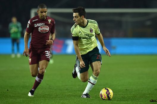  Peres insegue Bonaventura durante un Torino-Milan 