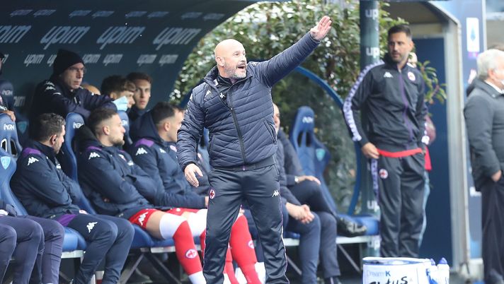 EMPOLI, ITALY - NOVEMBER 27: Vincenzo Italiano manager of ACF Fiorentina gestures during the Serie A match between Empoli FC and ACF Fiorentina at Stadio Carlo Castellani on November 27, 2021 in Empoli, Italy. (Photo by Gabriele Maltinti/Getty Images) Sulla strada della Fiorentina arriva il ‘collaudo’ Sampdoria - immagine 1