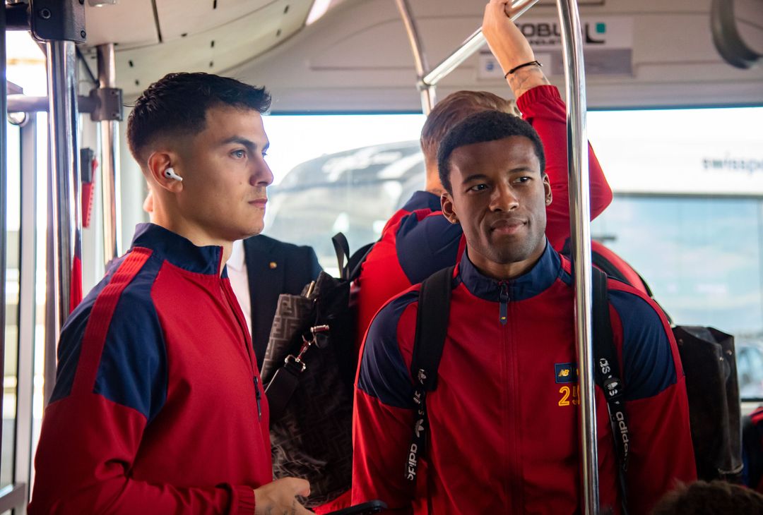 Roma in viaggio verso Leverkusen: presenti Dybala e gli indisponibili – FOTO GALLERY - immagine 10