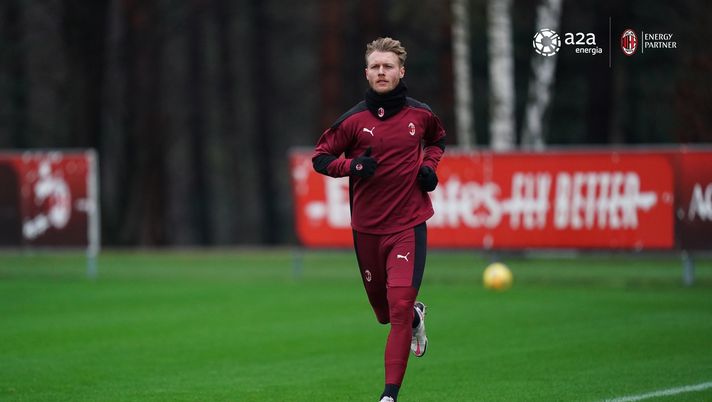 Simon Kjaer in allenamento a Milanello (acmilan.com) 