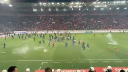 VIDEO Grecia: tifosi colpiscono l’arbitro Massa al termine di Olympiacos-Aek Atene