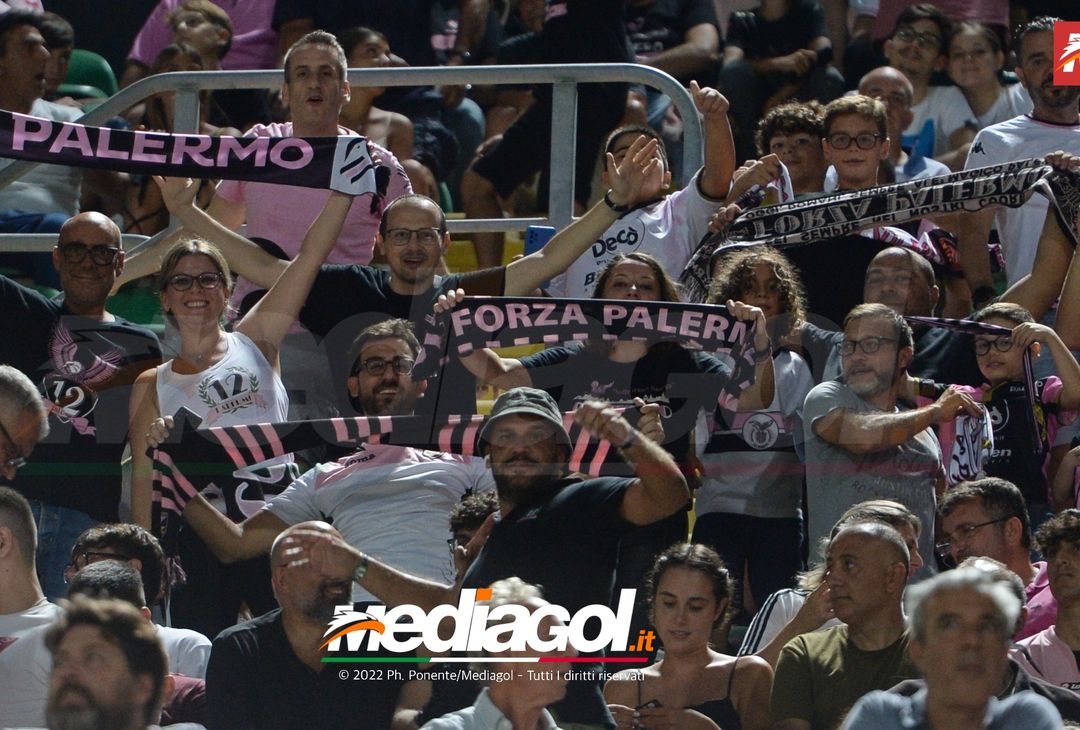FOTOTIFO, Palermo-Genoa 1-0: i tifosi allo stadio “Renzo Barbera” (Gallery) - immagine 25