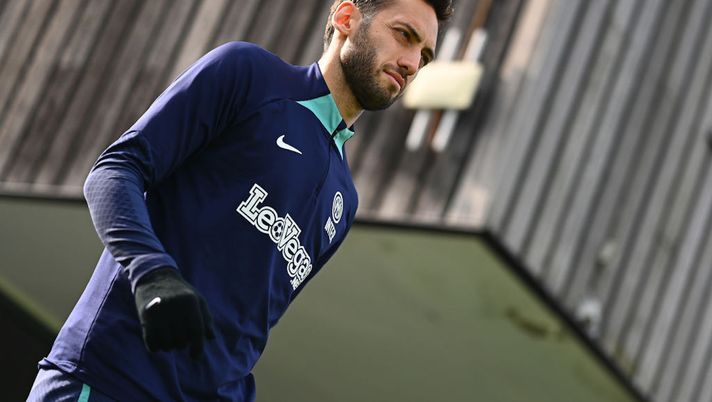 Calhanoglu, la firma è vicina. Dopo il Porto il rinnovo ormai scontato con l’Inter - immagine 1