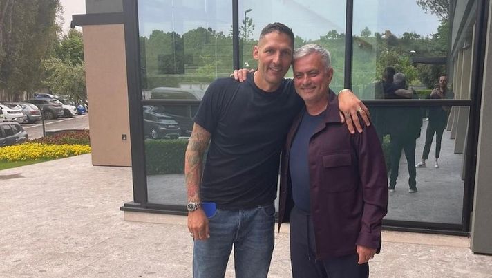 Mourinho e Materazzi si riabbracciano: “Sempre insieme a ridere” - immagine 1