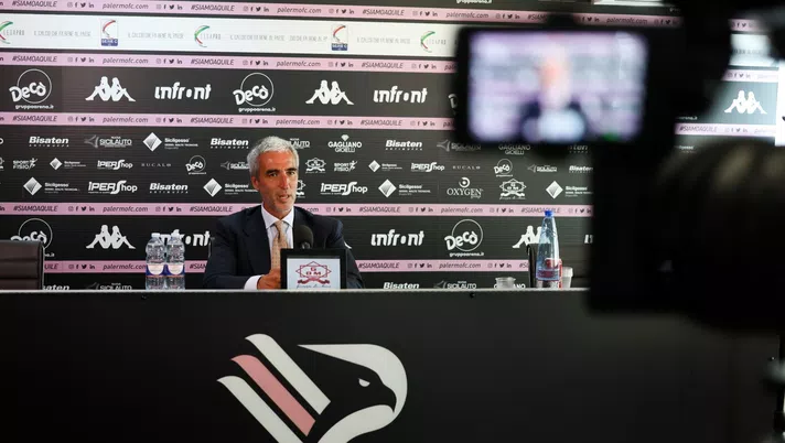 Il presidente del Palermo, Dario Mirri, in conferenza stampa (Credit Palermo FC, 2021)