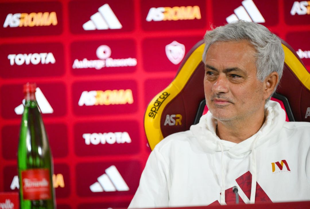 Trigoria, la conferenza stampa di Mourinho prima di Juventus-Roma – FOTO GALLERY - immagine 10