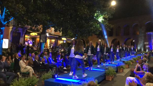 La Lazio Women sfila in completo sportivo La Lazio Women sfila in completo sportivo