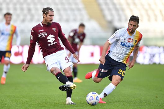 TURIN, ITALY - OCTOBER 28: Vojnovic Lyanco (L) of Torino FC in action against Stefano Pettinari of US Lecce during the Coppa Italia match between Torino FC and US Lecce at Stadio Olimpico Grande Torino on October 28, 2020 in Turin, Italy. (Photo by Valerio Pennicino/Getty Images) TURIN, ITALY - OCTOBER 28: Vojnovic Lyanco (L) of Torino FC in action against Stefano Pettinari of US Lecce during the Coppa Italia match between Torino FC and US Lecce at Stadio Olimpico Grande Torino on October 28, 2020 in Turin, Italy. (Photo by Valerio Pennicino/Getty Images)