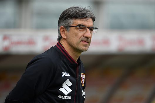 TURIN, ITALY - APRIL 23: Torino FC head coach Ivan Juric looks on during the Serie A match between Torino FC and Spezia Calcio at Stadio Olimpico di Torino on April 23, 2022 in Turin, Italy. (Photo by Valerio Pennicino/Getty Images) Atalanta-Torino sarà una partita aperta: entrambe giocano uomo contro uomo- immagine 3