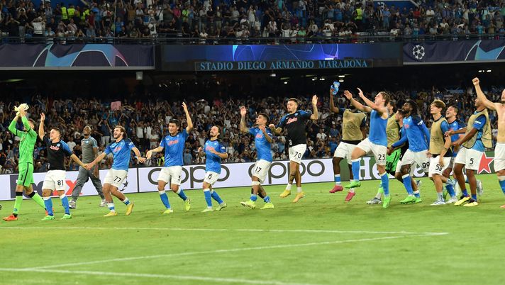 NAPLES, ITALY - SEPTEMBER 07: Players of SSC Napoli celebrate the victory after the UEFA Champions League group A match between SSC Napoli and Liverpool FC at Stadio Diego Armando Maradona on September 7, 2022 in Naples, Italy. (Photo by Giuseppe Bellini/Getty Images) Il Napoli è ancora imbattuto in questa stagione: tiene il passo delle big d’Europa - immagine 1