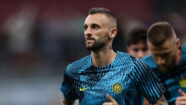 MILAN, ITALY - SEPTEMBER 07: Marcelo Brozovic of FC Internazionale looks on prior to the UEFA Champions League group C match between FC Internazionale and FC Bayern München at San Siro Stadium on September 07, 2022 in Milan, Italy. (Photo by Francesco Scaccianoce/Getty Images) Gazzetta: “Brozovic guarito a tempo di record: quando rientra. Il minutaggio di Lukaku…” - immagine 1