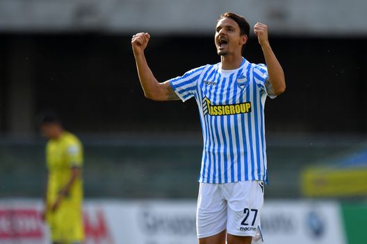  VERONA, ITALY - MAY 04: Felipe Dal Belo of SPAL celebrates after scoring the opening goal during the Serie A match between Chievo Verona and SPAL at Stadio Marc'Antonio Bentegodi on May 04, 2019 in Verona, Italy. (Photo by Tullio M. Puglia/Getty Images) 
