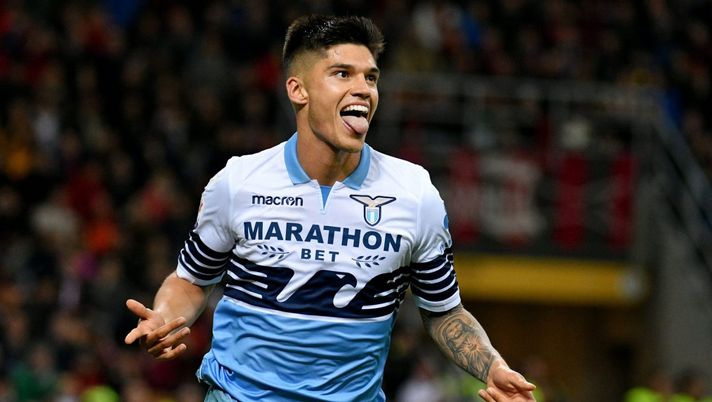 MILAN, ITALY - APRIL 24:  Joaquin Correa of SS Lazio celebrates the opening goal with his team mates during the TIM Cup match between AC Milan and SS Lazio at Stadio Giuseppe Meazza on April 24, 2019 in Milan, Italy.  (Photo by Marco Rosi/Getty Images) 