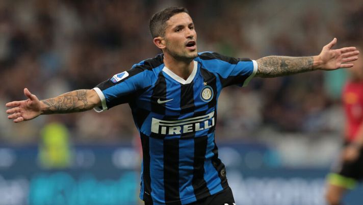 MILAN, ITALY - AUGUST 26: Stefano Sensi of FC Internazionale celebrates his goal during the Serie A match between FC Internazionale and US Lecce at Stadio Giuseppe Meazza on August 26, 2019 in Milan, Italy. (Photo by Emilio Andreoli/Getty Images) Inter, Sky aggiorna: “Da Sensi fino a Barella, i tempi per rivederli in campo” - immagine 1