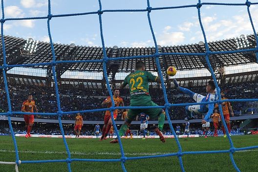 napoli-lecce (Photo by Francesco Pecoraro/Getty Images) Napoli-Lecce, i precedenti: dal gol di Cavani al rocambolesco ultimo KO- immagine 2