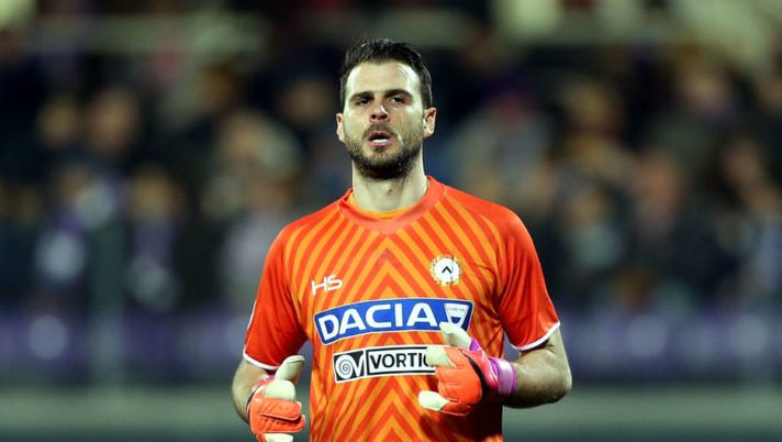 FLORENCE, ITALY - FEBRUARY 11: Orestis Karnezis of Udinese Calcio gestures during the Serie A match between ACF Fiorentina and Udinese Calcio at Stadio Artemio Franchi on February 11, 2017 in Florence, Italy. (Photo by Gabriele Maltinti/Getty Images) Udinese, a volte ritornano: pronto Karnezis per il dopo-Scuffet - immagine 1