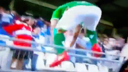 VIDEO / Pol come Cantona! Follia in Cile: calcio a un tifoso, viene arrestato!