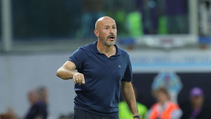 FLORENCE, ITALY - SEPTEMBER 08: Vincenzo Italiano manager of ACF Fiorentina gestures during the UEFA Europa Conference League group A match between ACF Fiorentina and RÄ«gas Futbola skola at Stadio Artemio Franchi on September 8, 2022 in Florence, Italy (Photo by Gabriele Maltinti/Getty Images) Italiano: “Abbiamo un problema in attacco, non facciamo gol. Sui fischi dei tifosi dico…” - immagine 1