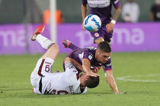 FLORENCE, ITALY - AUGUST 28: Nikola Milenkovic of ACF Fiorentina battles for the ball with Andrea Belotti of Torino FC during the Serie A match between ACF Fiorentina and Torino FC at Stadio Artemio Franchi on August 28, 2021 in Florence, Italy. (Photo by Gabriele Maltinti/Getty Images) FLORENCE, ITALY - AUGUST 28: Nikola Milenkovic of ACF Fiorentina battles for the ball with Andrea Belotti of Torino FC during the Serie A match between ACF Fiorentina and Torino FC at Stadio Artemio Franchi on August 28, 2021 in Florence, Italy. (Photo by Gabriele Maltinti/Getty Images)