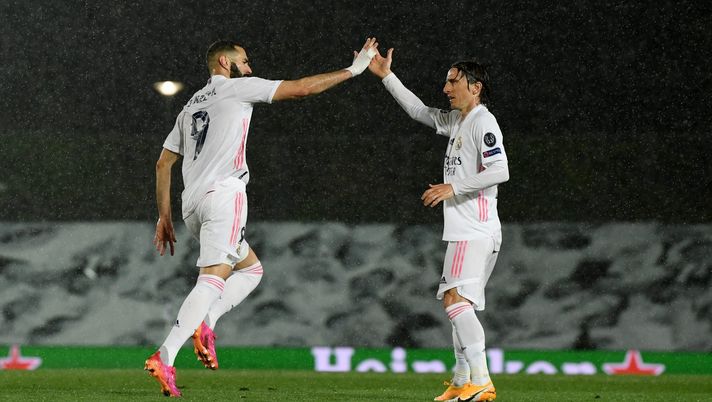 MADRID, SPAIN - APRIL 27 Karim Benzema of Real Madrid celebrates with Luka Modric after scoring their side's first goal during the UEFA Champions League Semi Final First Leg match between Real Madrid and Chelsea FC at Estadio Alfredo Di Stefano on April 27, 2021 in Madrid, Spain. Sporting stadiums around Spain remain under strict restrictions due to the Coronavirus Pandemic as Government social distancing laws prohibit fans inside venues resulting in games being played behind closed doors. (Photo by David Ramos/Getty Images) MADRID, SPAIN - APRIL 27 Karim Benzema of Real Madrid celebrates with Luka Modric after scoring their side's first goal during the UEFA Champions League Semi Final First Leg match between Real Madrid and Chelsea FC at Estadio Alfredo Di Stefano on April 27, 2021 in Madrid, Spain. Sporting stadiums around Spain remain under strict restrictions due to the Coronavirus Pandemic as Government social distancing laws prohibit fans inside venues resulting in games being played behind closed doors. (Photo by David Ramos/Getty Images)