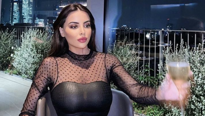 Marialuisa Jacobelli, il look total black è sexy: le trasparenze infiammano i fan  Marialuisa Jacobelli, il look total black è sexy: le trasparenze infiammano i fan - immagine 1