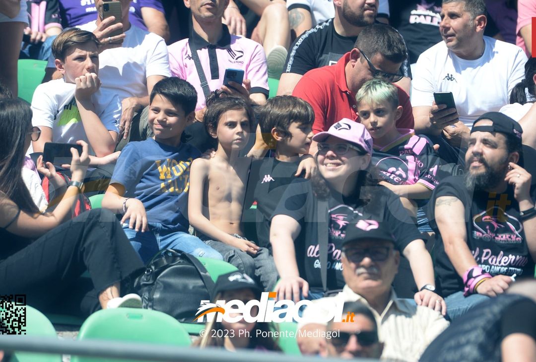 FOTOTIFO Palermo-Spal 2-1, gli scatti ai tifosi al “Renzo Barbera” (GALLERY) - immagine 53