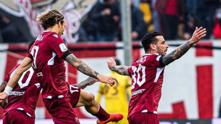 La Reggina tiene duro: gol dell’uomo derby Montalto e Crotone ko La Reggina tiene duro: gol dell’uomo derby Montalto e Crotone ko - immagine 1