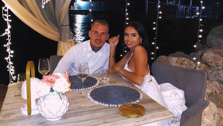 Karsdorp annuncia sui social: “Presto saremo in quattro” Karsdorp annuncia sui social: “Presto saremo in quattro”