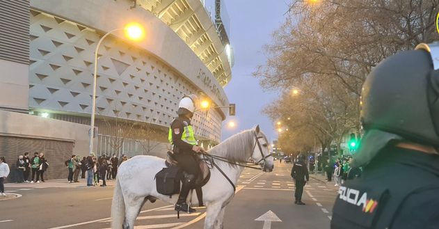 Bancarelle attorno allo stadio, più di 300 birre vendute al derby sivigliano- immagine 2