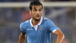 Serie A, vince la Lazio contro il Cagliari e resta a -1 dalla Roma. Pareggia l’Inter con il Parma