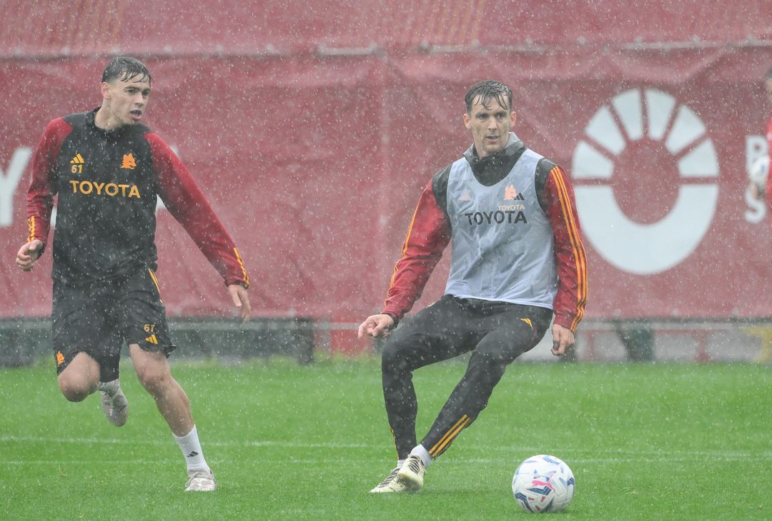 Roma, la ripresa degli allenamenti sotto la pioggia a Trigoria – FOTOGALLERY - immagine 29