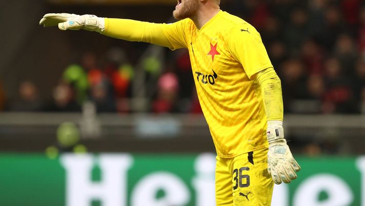 Jindřich Staněk, portiere Slavia Praga. Qui in Milan-Slavia Praga, ritorno degli ottavi di finale di Europa League (getty images) Jindřich Staněk, portiere Slavia Praga. Qui in Milan-Slavia Praga, ritorno degli ottavi di finale di Europa League (getty images)