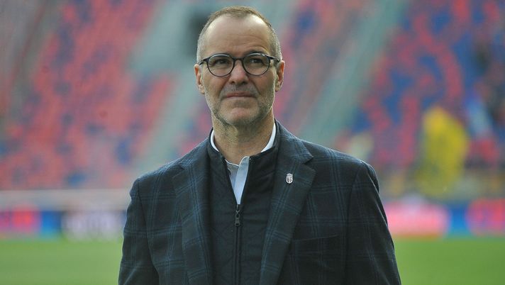 BOLOGNA, ITALY - NOVEMBER 24: Joey Saputo President of Bologna FC looks on prior the beginning of the Serie A match between Bologna FC and Parma Calcio at Stadio Renato Dall'Ara on November 24, 2019 in Bologna, Italy. (Photo by Mario Carlini / Iguana Press/Getty Images) BOLOGNA, ITALY - NOVEMBER 24: Joey Saputo President of Bologna FC looks on prior the beginning of the Serie A match between Bologna FC and Parma Calcio at Stadio Renato Dall'Ara on November 24, 2019 in Bologna, Italy. (Photo by Mario Carlini / Iguana Press/Getty Images)