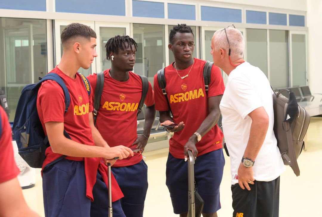 La Roma in partenza per il Portogallo – FOTO GALLERY - immagine 26