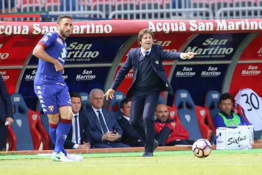  CAGLIARI, ITALY - APRIL 09: Cagliari's coach Massimo Rastelli reacts during the Serie A match between Cagliari Calcio and FC Torino at Stadio Sant'Elia on April 9, 2017 in Cagliari, Italy. (Photo by Enrico Locci/Getty Images) 