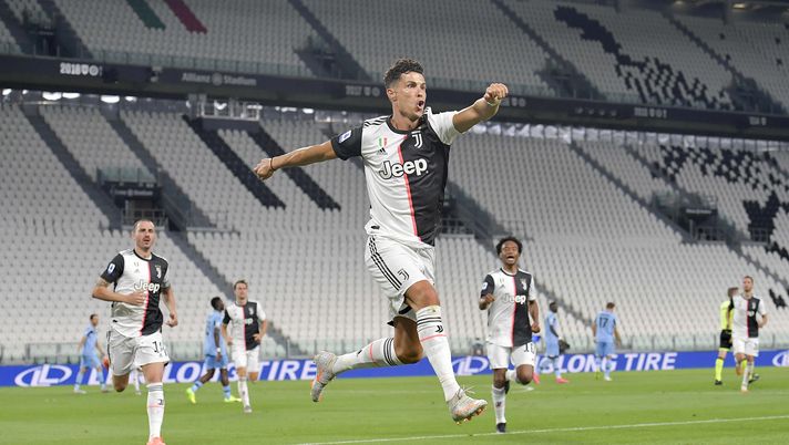 TURIN, ITALY - JULY 20: Cristiano Ronaldo of Juventus celebrates after scoring his team's first goal during the Serie A match between Juventus and SS Lazio at Allianz Stadium on July 20, 2020 in Turin, Italy. (Photo by Daniele Badolato - Juventus FC/Juventus FC via Getty Images) TURIN, ITALY - JULY 20: Cristiano Ronaldo of Juventus celebrates after scoring his team's first goal during the Serie A match between Juventus and SS Lazio at Allianz Stadium on July 20, 2020 in Turin, Italy. (Photo by Daniele Badolato - Juventus FC/Juventus FC via Getty Images)