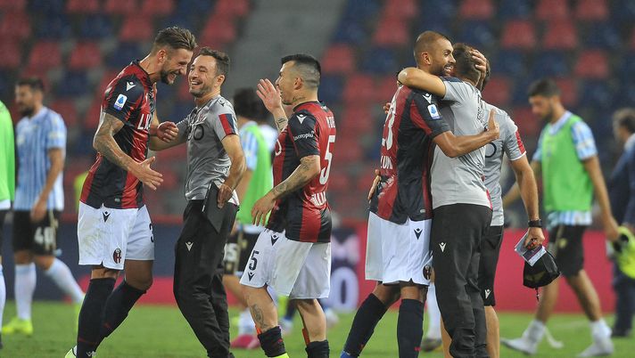 BOLOGNA, ITALY - AUGUST 30: Players of Bologna FC celebrate winning the Serie A match between Bologna FC and SPAL at Stadio Renato Dall'Ara on August 30, 2019 in Bologna, Italy. (Photo by Mario Carlini / Iguana Press/Getty Images) BOLOGNA, ITALY - AUGUST 30: Players of Bologna FC celebrate winning the Serie A match between Bologna FC and SPAL at Stadio Renato Dall'Ara on August 30, 2019 in Bologna, Italy. (Photo by Mario Carlini / Iguana Press/Getty Images)