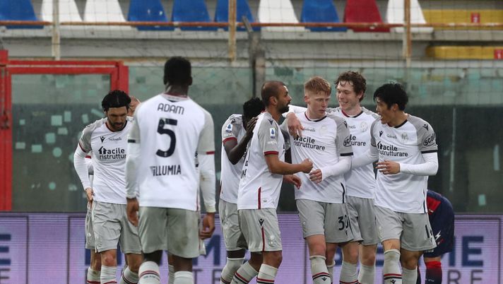 CROTONE, ITALY - MARCH 20: Jerdy Schouten of Bologna celebrates the equalizing goal (2:2) during the Serie A match between FC Crotone and Bologna FC at Stadio Comunale Ezio Scida on March 20, 2021 in Crotone, Italy. (Photo by Maurizio Lagana/Getty Images) CROTONE, ITALY - MARCH 20: Jerdy Schouten of Bologna celebrates the equalizing goal (2:2) during the Serie A match between FC Crotone and Bologna FC at Stadio Comunale Ezio Scida on March 20, 2021 in Crotone, Italy. (Photo by Maurizio Lagana/Getty Images)