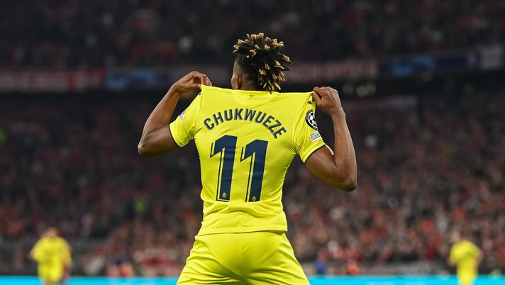 MUNICH, GERMANY - APRIL 12: Samu Chukwueze of Villareal celebrates after scoring his team`s first goal during the UEFA Champions League Quarter Final Leg Two match between Bayern München and Villarreal CF at Football Arena Munich on April 12, 2022 in Munich, Germany. (Photo by Christian Kaspar-Bartke/Getty Images) Dalla Spagna – Chukwueze, Napoli e non solo: sul nigeriano piomba un club di Premier - immagine 1