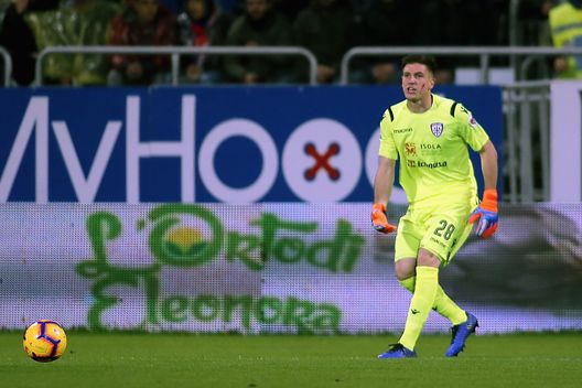 CAGLIARI, ITALY - NOVEMBER 26: Alessio Cragno of Cagliari in action during the Serie A match between Cagliari and Torino FC at Sardegna Arena on November 26, 2018 in Cagliari, Italy. (Photo by Enrico Locci/Getty Images) CAGLIARI, ITALY - NOVEMBER 26: Alessio Cragno of Cagliari in action during the Serie A match between Cagliari and Torino FC at Sardegna Arena on November 26, 2018 in Cagliari, Italy. (Photo by Enrico Locci/Getty Images)