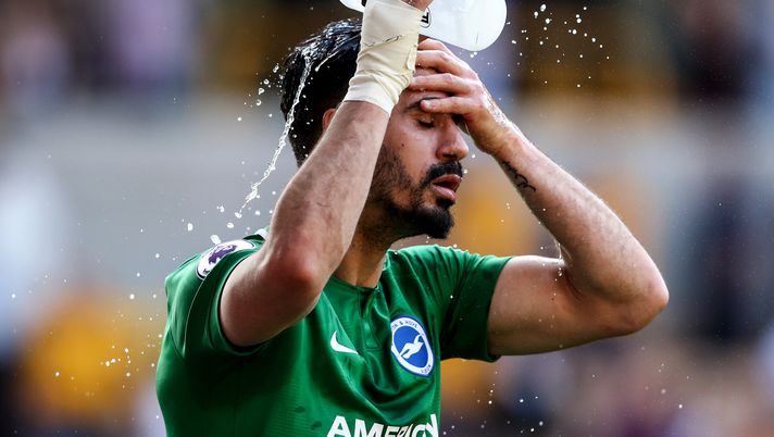 WOLVERHAMPTON, ENGLAND - APRIL 20:  Beram Kayal of Brighton and Hove Albion splashes himself with water during the Premier League match between Wolverhampton Wanderers and Brighton &amp; Hove Albion at Molineux on April 20, 2019 in Wolverhampton, United Kingdom. (Photo by Marc Atkins/Getty Images) 