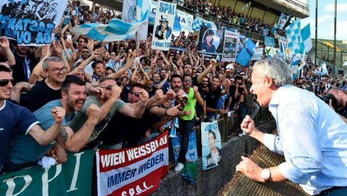 Spal, tutta Ferrara in piazza per salutare Mattioli: “Il presidente più grande dopo Paolo Mazza” Spal, tutta Ferrara in piazza per salutare Mattioli: “Il presidente più grande dopo Paolo Mazza”