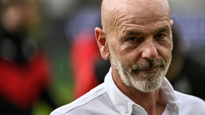 AC Milan's Italian head coach Stefano Pioli looks on prior to the Italian Serie A football match between Spezia and AC Milan on September 25, 2021 at the Alberto-Picco stadium in La Spezia. (Photo by Alberto PIZZOLI / AFP) (Photo by ALBERTO PIZZOLI/AFP via Getty Images) Pioli: “Rebic stanco, Leao è cambiato. Maldini crescerà, Saelemaekers e Brahim…” - immagine 1