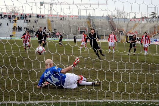 VICENZA, ITALY - FEBRUARY 06:the goalkeeper of Vicenza Marco Fortin saves his goal on Maurizio Lanzaro of Reggina during the Serie B match between Vicenza and Reggina at Stadio Romeo Menti on February 6, 2010 in Vicenza, Italy. (Photo by Roberto Serra/Getty Images) VICENZA, ITALY - FEBRUARY 06:the goalkeeper of Vicenza Marco Fortin saves his goal on Maurizio Lanzaro of Reggina during the Serie B match between Vicenza and Reggina at Stadio Romeo Menti on February 6, 2010 in Vicenza, Italy. (Photo by Roberto Serra/Getty Images)