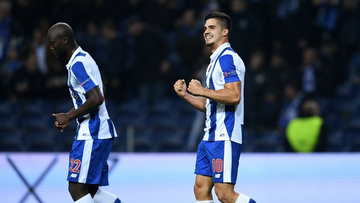 PORTO, PORTUGAL - DECEMBER 07: Andre Silva of FC Porto celebrates scoring his sides fourth goal during the UEFA Champions League Group G match between FC Porto and Leicester City FC at Estadio do Dragao on December 7, 2016 in Porto, Porto.  (Photo by David Ramos/Getty Images) 