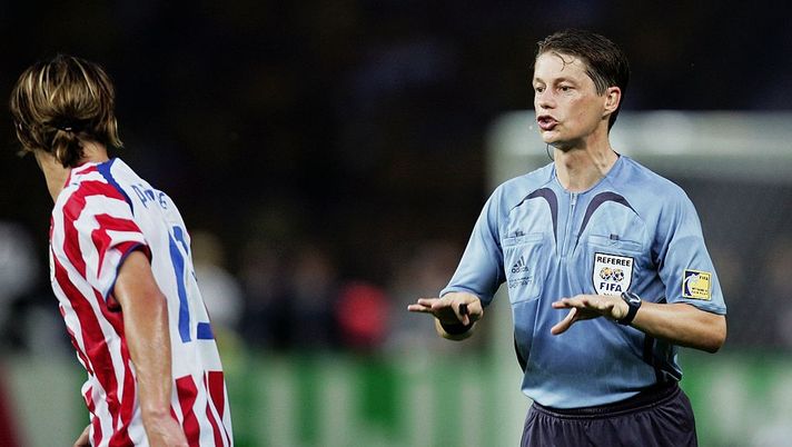 BERLIN - JUNE 15: Referee Michel Lubos of Slovakia silences the appeal of Carlos Paredes of Paraguay during the FIFA World Cup Germany 2006 Group B match between Sweden and Paraguay played at the Olympic Stadium on June 15, 2006 in Berlin, Germany. (Photo by Martin Rose/Bongarts/Getty Images) BERLIN - JUNE 15: Referee Michel Lubos of Slovakia silences the appeal of Carlos Paredes of Paraguay during the FIFA World Cup Germany 2006 Group B match between Sweden and Paraguay played at the Olympic Stadium on June 15, 2006 in Berlin, Germany. (Photo by Martin Rose/Bongarts/Getty Images)