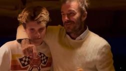 VIDEO / Beckham, compleanno in famiglia: eccolo mentre canta con Romeo