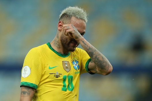  RIO DE JANEIRO, BRAZIL - JULY 10: Neymar Jr. of Brazil cries after the final of Copa America Brazil 2021 between Brazil and Argentina at Maracana Stadium on July 10, 2021 in Rio de Janeiro, Brazil. (Photo by Alexandre Schneider/Getty Images) 